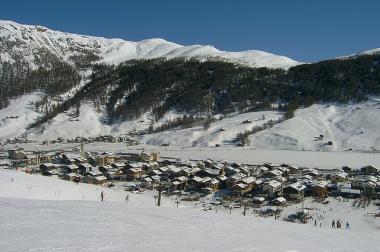 Pohled na městečko Livigno v zimě